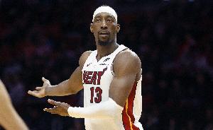 手感冰冷！阿德巴约半场9投仅1中拿到2分7板 三分5中0_24直播网