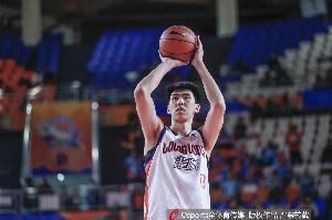 高效二人组！陈国豪半场4中3拿下7分1助 徐昕3中3孝顺6分2板_24直播网