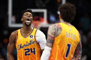 后场双子星！三球14中7砍22分5板6助 米勒三分8中4砍21分8板3助_24直播网