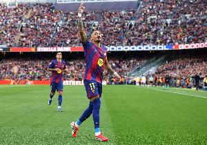 世体：巴萨与巴西队医相同，，已经谈到拉菲尼亚可能保存肌肉损伤_24直播网