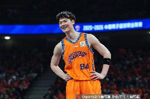 队友真厉害！王哲林半场12分钟没有脱手和得分 正负值+22_24直播网