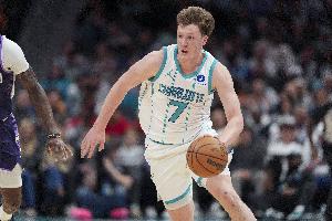 青春风暴！黄蜂半场5人得分上双  克尼佩尔11分_24直播网