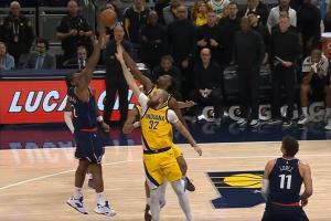 留0.4秒！小卡神之武器中投准绝杀步行者？？！_24直播网