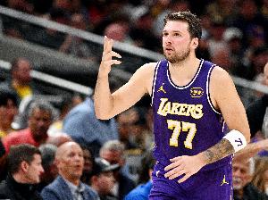 下一场打奇才禁赛！东契奇25中15砍41分8板3助3断1帽 诉苦有点多_24直播网