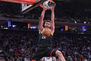 多次上演隔扣！申京上半场7投5中 拿到10分4篮板5助攻2盖帽_24直播网