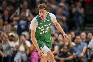 简朴高效！弗拉格首节5投4中砍下8分 独行侠首节32-22开拓者_24直播网