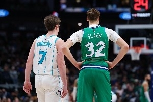 独行侠基石vs黄蜂神射！弗拉格与克尼佩尔谁能赢得最佳新秀之争？？？_24直播网