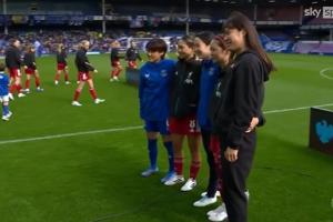 埃弗顿女足vs利物浦女足赛前，，，，双方球员为5名日本女足国脚排队_24直播网