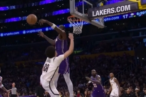 攻防立功！艾顿防守端送出大帽 还击快下扣进打停篮网_24直播网