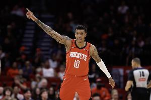 小贾巴里：我近期卡位不敷好 今天带着拼劲上场 全力拼抢篮板_24直播网