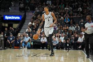 文班：我们虽然想要攻击西部榜首 对卡斯尔拿3双不料外_24直播网