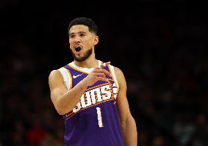 布克：我自己突破多了许多 起劲为队友创立好的脱手时机_24直播网