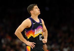 外线哑火！吉莱斯皮三分8中0一分未得 有3篮板7助攻_24直播网