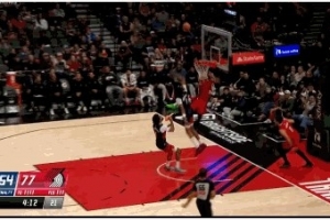 运气球！卡马拉还击空接被滋扰 高高抛起照旧弹进！_24直播网