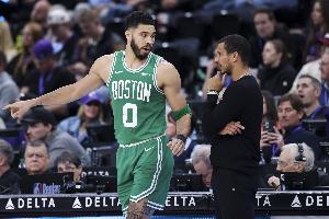 马祖拉谈塔图姆赛季新高：他在进攻端体现堪称完善 5篮板有待刷新_24直播网