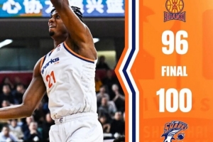 新民晚报：要战绩，，，，，，照旧要康健？？？上海男篮的难题又来了！_24直播网