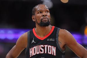 游刃有余！杜兰特半场9中5拿到12分4助  三分3中1_24直播网