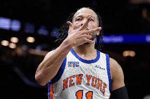 高效万能！布伦森上半场9投6中&三分4中3 砍下16分5板4助_24直播网