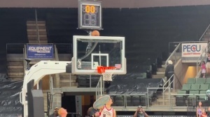 太社牛了~杨瀚森收官战带走了角逐用球 还跟事情职员握了一圈手_24直播网