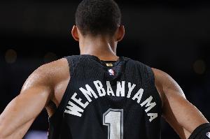 皮尔斯：文班亚马不负众望 配得上进同盟前受到的赞誉 很禁止易_24直播网