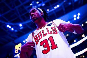 艾维：我曾希望赚钱夺冠 但主让我明确获得全天下失去灵魂没利益_24直播网