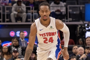 詹金斯最近7场场均19.9分4.7板7.1助 两分掷中率49.5% 三分44.1%_24直播网