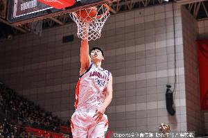 文班亚昕难救主！徐昕狂送6记大帽镇守篮下 另5中4拿13分10板2助_24直播网