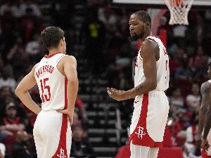 杜兰特：我之前常跟谢泼德说 别打得那么快 他现在节奏把控前进大_24直播网