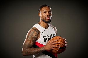 贝弗利：利拉德不配进名人堂！上将军：他是75大 生涯名人堂级别_24直播网