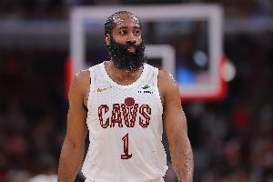 顶不。。。」登13中6拿17分 下半场仅进场8分钟_24直播网