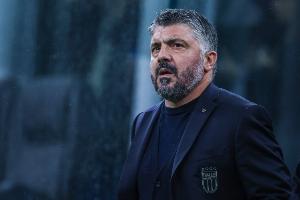 隆戈：简直羞辱！意大利11人照旧10人都一样，，，，，踢成这样理应回家_24直播网