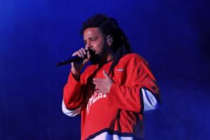 这不是玩笑！同曦官方正在直播说唱歌手J.Cole在队训练！_24直播网