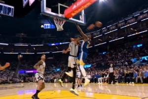 此路欠亨！文班镇守篮下 送内特·威廉姆斯遮天血帽_24直播网