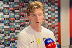 戈登：友谊赛体现不佳不是天下末日，，真正要害是在天下杯顶住压力_24直播网