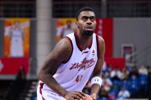 真是能抢！达卡里·约翰逊砍18分16板5助 10前场板比辽宁全队都多_24直播网