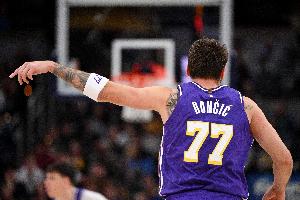 通例赛报销！东契奇本季场均33.5分同盟第一 8.3助第三1.6断第六_24直播网