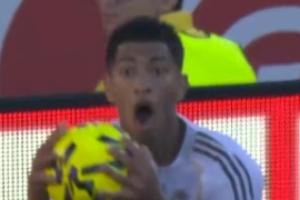 最后一刻漏判角球！?贝林难以置信急出心情包+赛后找裁判理论_24直播网