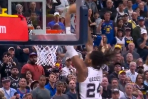 传得很到位！文班亚马速推还击助飞瓦塞尔空接暴扣 马刺领先4分_24直播网