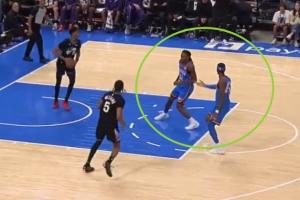 队友空篮不上“舔”一口老大 亚历山大右手一摊表达不满_24直播网