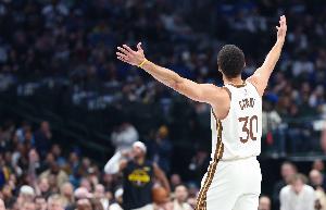 库里谈复出29分：体能仍在恢复 前两次进攻被帽后我逐渐找回状态_24直播网