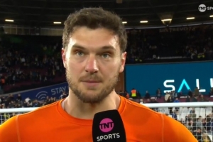 卢卡斯·佩里：我们此前研究过敌手的点球习惯，，，，特殊是鲍文的点球_24直播网