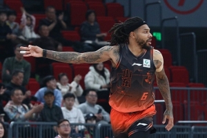 媒体人：山东在低谷的爆发力照旧可以的 球队缺乏强点但很团结_24直播网