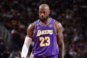 把最老纪录加了7岁！詹姆斯逾越34岁的自己 成最老30分15助球员_24直播网