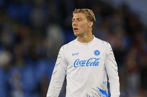 意媒：霍伊伦昨晚高烧、吐逆且肠胃不适，，，预计将无缘出战AC米兰_24直播网