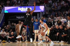 Shams：库里伤病多次重复 医生都建议赛季报销 但库里坚持复出_24直播网