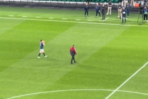 助葡体2年3冠+留下6690万！约克雷斯赛后单独谢。。。。。。，，球迷掌声回应_24直播网