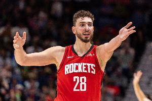 乏善可陈！申京15投5中拿到12分14板6助 泛起6次失误_24直播网