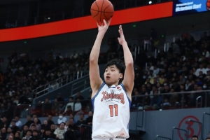 状态精彩！齐麟打满半场10中6拿下14分3板2助_24直播网