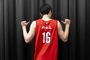 拓记：被罚10万无关痛痒 杨瀚森若打出来1天球衣销量都不止这个钱_24直播网