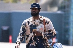 湖勇大战！湖人官推晒客场登机照：飞往湾区_24直播网